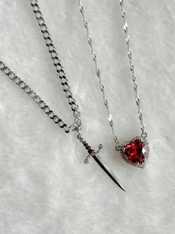 b9d5e8c0-20e2-49a4-8283-69912529b2b1 Amor et Ferrum necklace